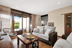 a living room with a couch and a table at El Portillo 1 in Buenavista del Norte