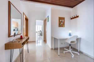 a white office with a desk and a white chair at Casa Cláudia - Centro Histórico in Lagos +13 photos
