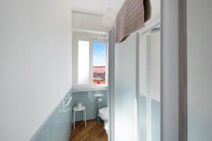 a bathroom with a toilet and a window at Bilocale Corosu con 2 balconi in Varazze