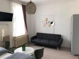 a living room with a couch and a table at Ferienzimmer Tübingen in Tübingen