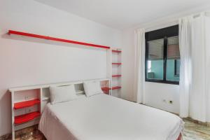 a white bedroom with a bed and a window at Luján 1a Entre Hogueras Y Luces in Puntallana
