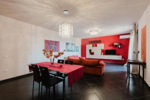 a red living room with a table and a couch at Casa Cuore in Marsala