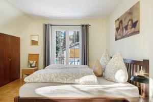 a bedroom with a large bed and a window at Ferienhaus Feldberg im Schwarzwald in Mittelfalkau