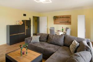 a living room with a couch and a table at Harzblick am Waldesrand in Hahausen