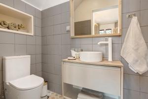 a bathroom with a toilet and a sink at Casa do Loureiro in Funchal +24 photos