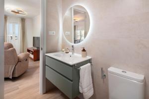 a bathroom with a sink and a mirror on the wall at Marineros Sureste A111 in Torre del Mar +16 photos