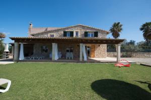 a house with a yard with a tent in front of it at Can Ferrer in Alcudia