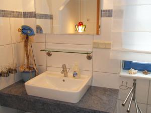 a bathroom with a sink and a mirror at Märchengarten Fischer un sin Fru in Putbus +23 photos