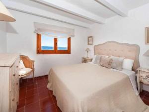 a white bedroom with a large bed and a window at Villa Rocío in Binibeca +27 photos