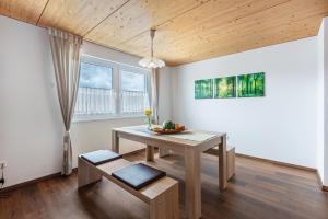 a dining room with a table and a window at Hochtalblick - Fewo Oren in Bernau im Schwarzwald