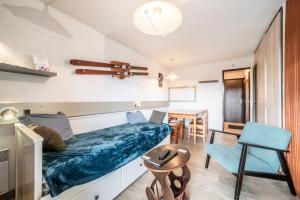 a living room with a bed and a table at Les Mouflons in Taninges