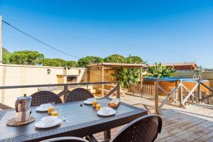 a blue table on the balcony of a house at Las tres hermanas in Conil de la Frontera