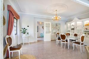 a dining room with a white table and chairs at Sunshine House in Faro