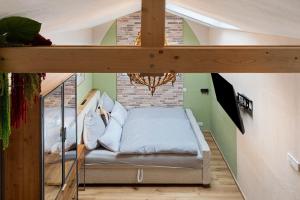 a bedroom with a bunk bed in a loft at Tiny House am Kaiserstuhl in Ihringen