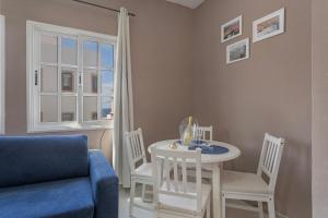 a living room with a table and a blue couch at La Casa Bianco in El Cotillo