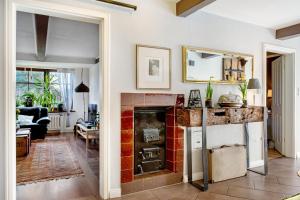 a kitchen and living room with a brick fireplace at Elbparadies in Stade