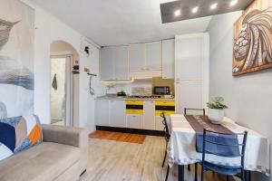 a kitchen and a dining room with a table at Museum View, vista sul museo in Sassello +28 photos