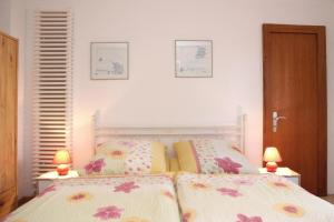 a bedroom with two beds and two lamps at Ferienwohnung Marianne in Olsberg