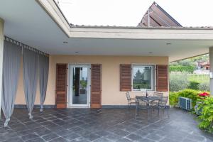 a patio with a table and chairs on it at Studio Colline di Bardolino in Bardolino