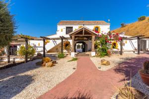 a house with a pathway in front of a building at Costa del Sol Retreat - 17 personas in Mijas