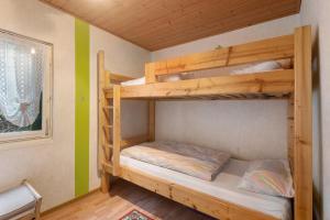 a bedroom with two bunk beds in a room at Haus am See in Gedern