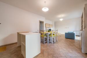 a kitchen and dining room with a table and chairs at Girasole 2 in Pula