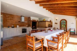a kitchen and dining room with a table and chairs at Can Toni in Pollença