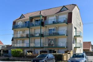 two cars parked in front of a building at La Madély in Camiers