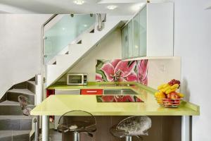 a kitchen with a counter with a bowl of fruit at Playmar6970 in Maspalomas