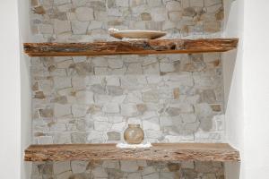 a shelf with a vase on top of a stone wall at Appartamento La Naiade, Lucca in Lucca