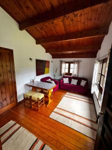 a living room with a purple couch and a table at Shakti Rio Mino in San Bartolomé