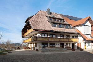 a large house with a gambrel roof at Ignazhof in Horben
