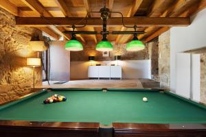 a billiard room with a pool table at Villa Casa do Outeiro in Guilhabreu