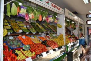 a store filled with lots of fruits and vegetables at Villa Estrella de Cotobro in Almuñécar