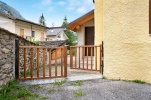 a wooden fence in front of a house at Residence Chalet Provenzale in Acceglio