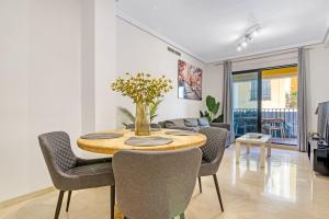 a dining room with a table and chairs at Sol Mar Arzuaga in Jávea