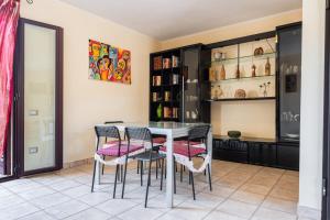 a dining room with a table and chairs at Magy House in Quartu SantʼElena