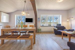 a living room with a table and a dining room at Ferien Im Vierth in Buchholz