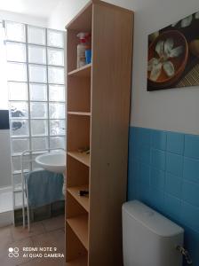 a bathroom with a toilet and a sink at Maison L'oustal Du Lévéjac in Saint-Rome-de-Tarn