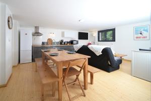 a kitchen and living room with a table and a couch at Chalet Appartement Les Isards in Saint-Lary-Soulan