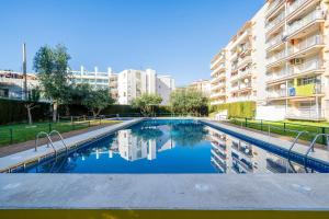 a swimming pool in front of a apartment building at Logroño in Salou