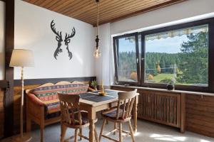 a dining room with a table and a window at Appartment Auszeit in Schönwald