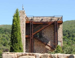 a stone building with a cross on top of it at Casa Lopez San Martín in San Martín del Castañar