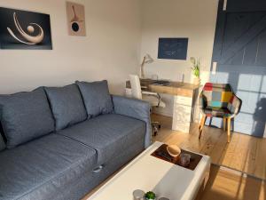 a living room with a couch and a table at Reni's 4 Sterne Ferienwohnung in Leverkusen