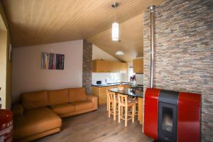 a kitchen and living room with a couch and a table at Casa do Avô - Alojamento Sortelha in Sortelha