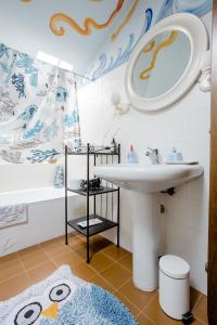 a bathroom with a sink and a bath tub at Suite Al Pian Apartment in I Gugi +14 photos