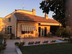 a house with a patio in front of it at Suite Al Pian Apartment in I Gugi