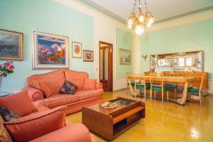 a living room with a couch and a dining room at Il Comandante in Piedimonte Etneo