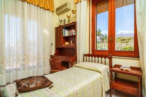 a bedroom with two twin beds and a piano at Il Comandante in Piedimonte Etneo
