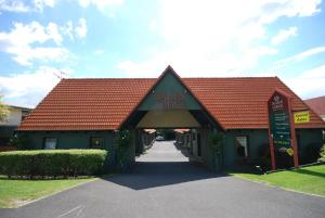 a building with a sign that reads bakery house at Baden Lodge Motel - PRIVATE SPA Bath in Rotorua